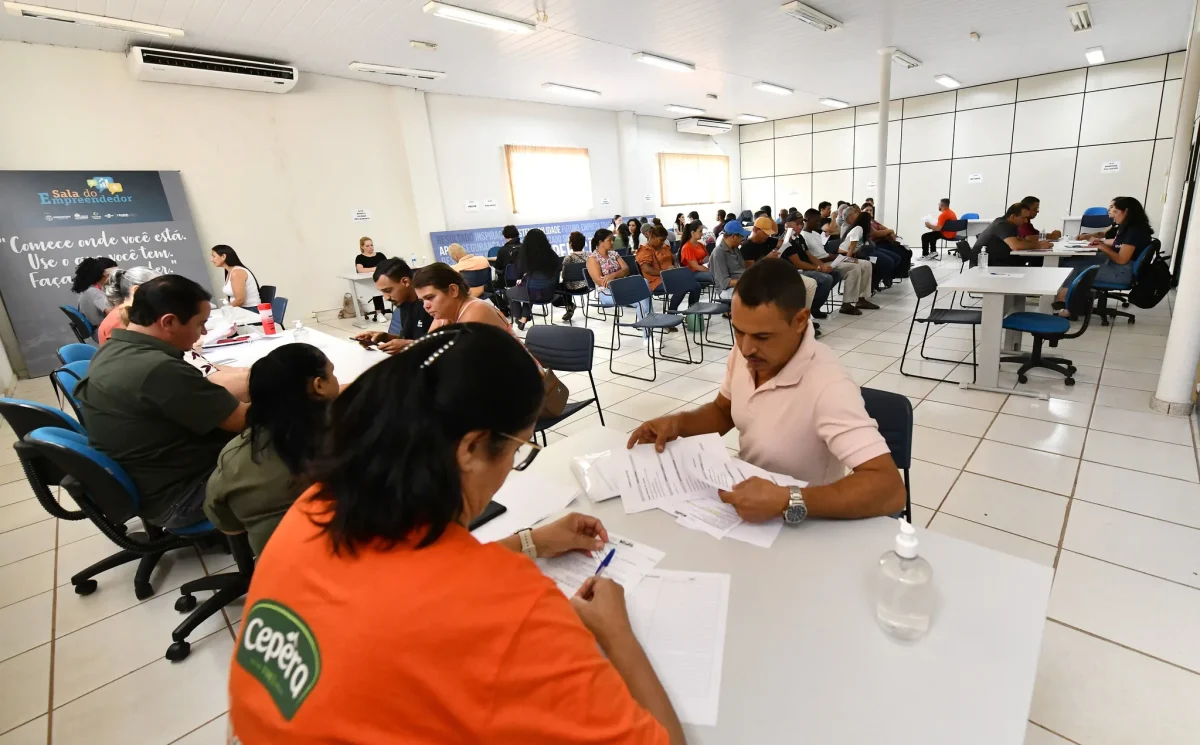 Quase 200 candidatos a vagas de emprego foram selecionados num único dia